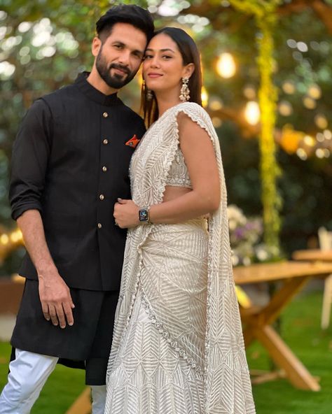 Mira Kapoor Dons An Ivory Saree For 'Nanad' Sanah Kapur's Wedding, Poses With Hubby, Shahid Kapoor Mira Kapoor, Mira Rajput, Reception Outfit, Mehendi Outfits, Couple Wedding Dress, Indian Bride Outfits, Shahid Kapoor, Couple Picture Poses, Couple Photoshoot Poses