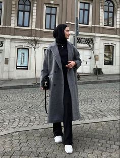 #outfits #dress #outfitdesign #bridaldress #causaloutfits #Amazing #fashion #officeoutfits Hjab Clothes Winter, Winter Outfits With Hijab, Kaban Outfit, Modest Autumn Outfits Hijab, Abaya Winter Outfit, Hijab Winter Outfit, Hijabi Autumn Outfits, Gray Coat Outfit, Winter Hijabi Outfits