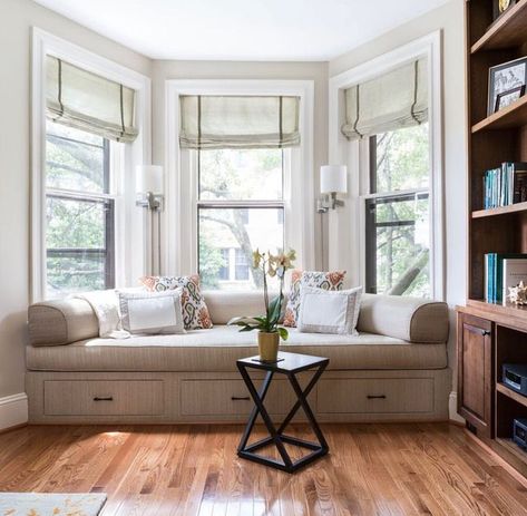 Reading Nook Window, Bay Window Benches, Window Seat Ideas, Living Room Bay Window, Guest Room Office Combo, Bay Window Living Room, Kitchen Bay Window, Window Seat Design, Bay Window Seat