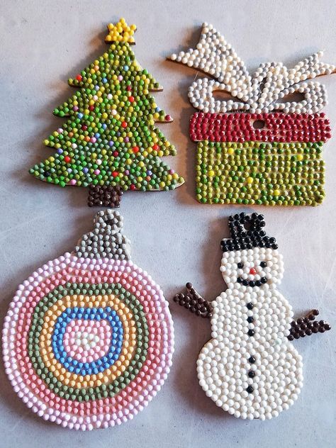 7 Fun Christmas Ideas For Leftover Diamonds - Paint With Diamonds Fun Christmas Ideas, Diy Christmas Ideas, Advent Calendar Diy, Christmas Presents For Her, Christmas Diamonds, Diamond Picture, Diamond Paint, Painted Christmas Ornaments, Christmas Projects Diy