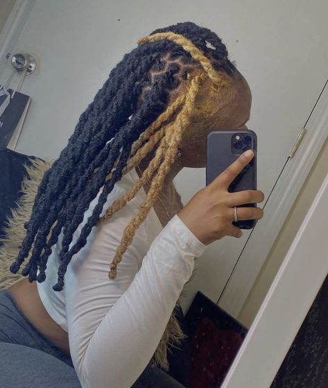 Loc Knots, Color Locs, Dreadlocks Hairstyle, 4c Natural Hairstyles Short, Dyed Dreads, Traditional Locs, Colored Locs, Short Hair Twist Styles, Peak A Boo