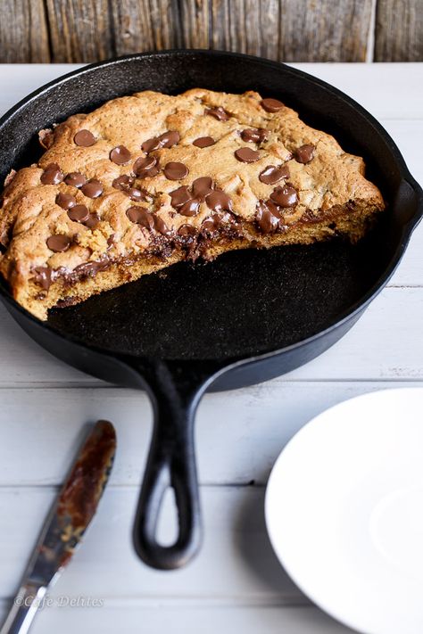 Sugar Free Nutella, Chocolate Chip Skillet Cookie, Skillet Desserts, Skillet Chocolate Chip Cookie, Skillet Cookie, Sandy Shores, Nutella Recipes, Läcker Mat, Good Eat