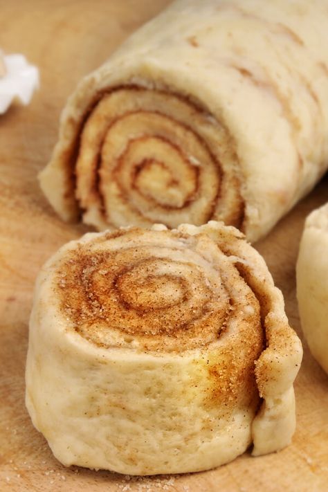 Sweet Roll Dough Recipe, Sweet Roll Dough, Roll Dough Recipe, Cinnabon Cinnamon Rolls, Cinnamon Roll Recipe Homemade, Sweet Roll Recipe, Cinnamon Rolls Easy, Best Cinnamon Rolls, Biscuit Rolls