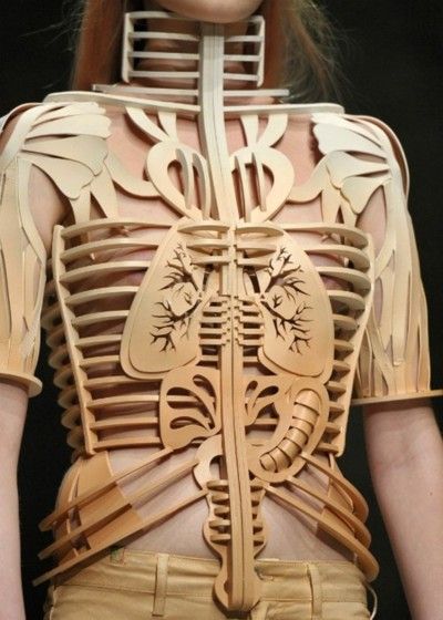 Source unknown, wooden internal organ corset. Manish Aurora, Sculptural Fashion, Manish Arora, Conceptual Fashion, Product Shoot, 3d Fashion, Future Style, Futuristic Fashion, Avant Garde Fashion