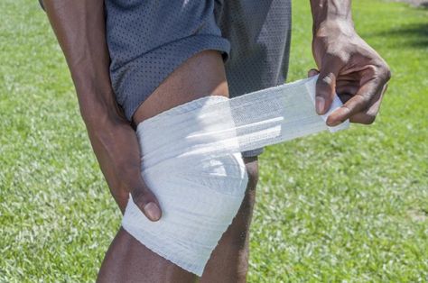 5 Ways to Wrap a Knee for Sports Bad Knee Workout, Weak Knees, Knee Wraps, Bad Knees, Knee Exercises, Sports Injury, Knee Injury, Stop Working, Knee Pain