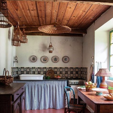 Jane French Home (@janefrenchhome) • Instagram photos and videos Old Wicker, Kitchen Ceiling, Yellow Kitchen, Kitchen Worktop, World Of Interiors, French House, Rustic Dining Table, Kitchen Wall, Kitchen Inspirations