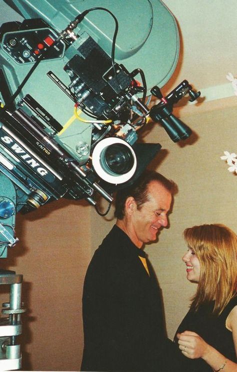 Bill Murray and Scarlett Johansson behind the scenes of Lost in Translation, 2003 I Love Cinema, Bill Murray, Lost In Translation, Sofia Coppola, Film Set, Scene Photo, Film Serie, Film Aesthetic, Film Stills