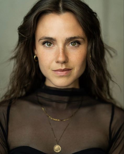 Poppy Drayton, Katniss Everdeen, Fav Celebs, Guys And Girls, Inspirational Women, Aesthetic Outfits, Face Claims, Woman Face, Character Inspiration