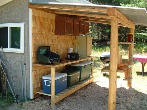 outdoor kitchen 2000 Sq Ft House, Rustic Outdoor Kitchens, Canning Kitchen, Tiny House Blog, Outdoor Sinks, Outdoor Oven, Door Kitchen, Kitchen Outdoor, Cabin Kitchens