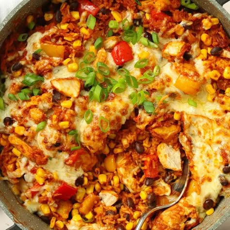 Mexican Chicken & Rice {One Pot} Taming Twins, Courgette Pasta, Mexican Chicken And Rice, Quick Delicious Dinner, Steak Pie, Mexican Chicken Recipes, Slow Cooker Pasta, Doner Kebab, Easy Freezer Meals