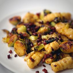 Pancetta Brussel Sprouts, Red Chili Recipes, Brussel Sprouts With Pancetta, Gnocchi Dishes, Pancetta Recipes, Fall Pasta, Banana Muffins Easy, Pasta Night, Gnocchi Recipes