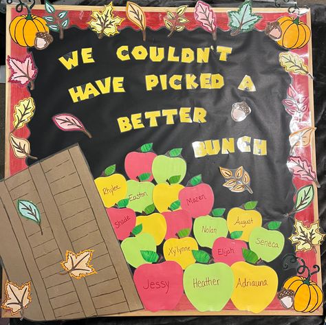 Bulletin Board that divides each child to their own childcare provider in the room. Big apples match the small apples. Recognition Bulletin Board Ideas, Fall Bulletin Boards For Daycare Infants, Fall Bulletin Board Ideas For Preschool Classroom Door, September Classroom Bulletin Boards, Apple Classroom Decor, Preschool Fall Bulletin Board Ideas, Fall Apple Bulletin Board Ideas, Fall Kindergarten Bulletin Boards, Fall Bulletin Boards Preschool