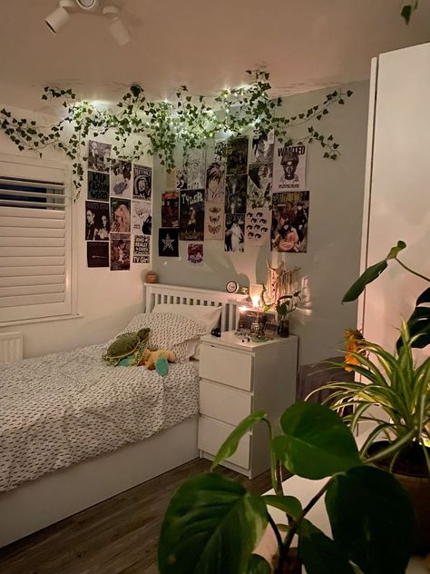 Anime Boho Bedroom, Vines In Bedroom Ideas Cozy, Room Ideas Aesthetic Street Style, Billie Eilish Bedroom Ideas, Tyler The Creator Bedroom, Room Vines Ideas, Billie Eilish Room Ideas, Light Green Bedroom Aesthetic, Billie Eilish Bedroom