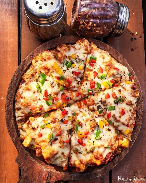 indianfoodies™ on Instagram: “🌶️ •• Peri Peri Paneer Pizza •• 🍕 . 😇The base was how we like & was full with different spices & marinated chunks of paneer which completed…” Paneer Pizza Photography, Peri Peri Pizza, Peri Peri Paneer, Paneer Pizza, Pizza Photo, Chilli Paneer, Pizza Burgers, Peri Peri, Ghee