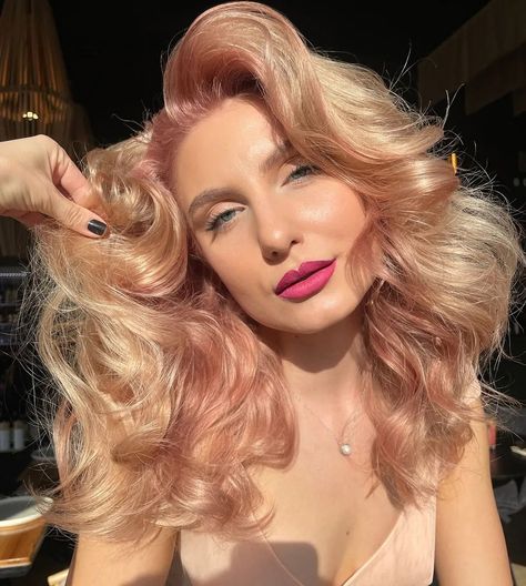 Cherry Blonde: The It Girl–Approved Fall Hair Color Trend Taking Over Pinterest | Glamour Cherry Blonde, Berry Ave Codes, The It Girl, Fall Hair Color Trends, Hair Color Formulas, Berry Ave, Hair Blonde, Autumn Beauty, Fall Hair Color