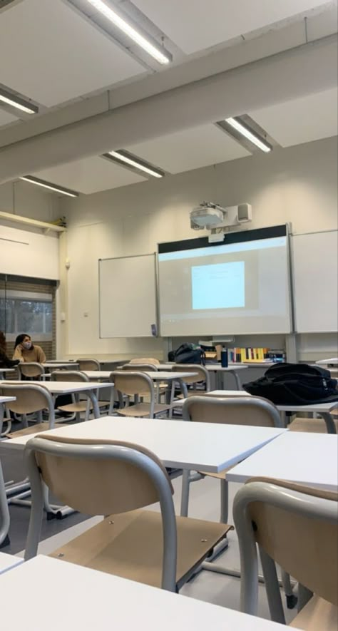 School Setting Background, Class Aesthetic School, School Classroom Aesthetic, School Aesthetic Classroom, Classroom Snap, Class Snap, F And A Letters Love, Photo Classe, University Students Life