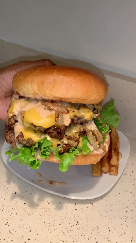 enticingcuisines_ on Instagram: Double cheeseburgers are for Saturday nights🔥🔥 Yes I put barbecue sauce & EXTRA onions in my burgers😋 #enticingcuisines #foodie #burgers… Double Cheeseburgers, Homemade Burger, Onion Burger, Food Burger, Double Cheeseburger, Night Food, Food Crush, Food Babe, Food Therapy