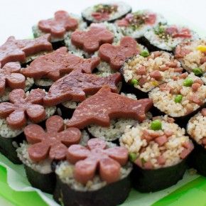 Party Spam Musubi Spam Sandwich, Polynesian Recipes, Fried Spam, Spam Fried Rice, Spam Recipes, Luau Food, Spam Musubi, Summer Sausage, Canned Meat