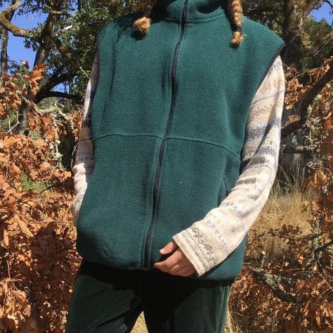 Womens Fleece Vest Outfit, Green Fleece Vest Outfit, Fleece Vest Outfit Aesthetic, Fuzzy Vest Outfit, Alaska Fits, Fleece Vest Outfit, Noah Khan, Green Vest Outfit, Vest Outfits Aesthetic