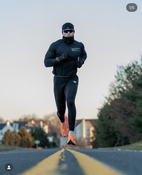 Clean Fitness Aesthetic, Running Photoshoot Ideas, Hybrid Athlete Aesthetic, Running Track Aesthetic, Runner Photoshoot, Run Photography, Hybrid Athlete, Running Outfit Men, Running Winter