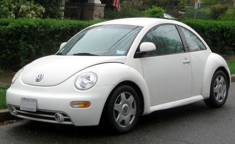 White Vw Bug, Cheap Cars For Teens, White Volkswagen Beetle, Motor Aesthetic, Volkswagen Beatle, Beetle Volkswagen, Car For Teens, Vw New Beetle, Volkswagen Beetle Convertible