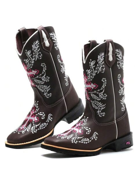 LOJA OFICIAL CHEROKEE BOOTS NA SHEIN  A cherokee boots tem a missão de garantir a satisfação total de nossos clientes, tanto nos produtos quanto no atendimento. Assim estabelecendo uma relação de confiança! Tenha tranquilidade de comprar com quem esta disposto a te oferecer o melhor atendimento, conte com nossa equipe !!  Bota Texana Feminina que combina estilo e conforto de forma excepcional. Com seu borbado que chama atenção, essa bota é uma escolha perfeita para quem procura um produto difere Texas Gold, Botas Western, Bota Country, Moda Country, Looks Country, Estilo Country, Western Boots Women, Outdoor Shoes, Outdoor Woman