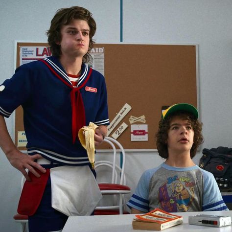 Stranger Things Steve and Dustin, Joe Keery, Gaten Matarazzo, Scoops Ahoy, banana, Season 3 Gaten Matarazzo, Stranger Things 3, Joe Keery, Stranger Things Season, Stranger Things