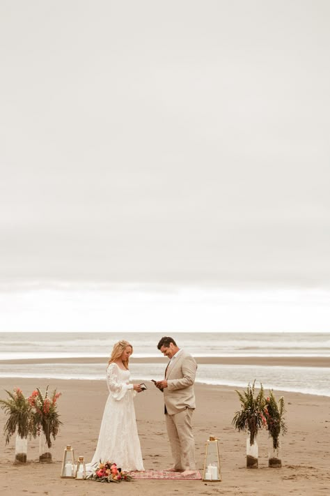 Neskowin, Oregon Micro wedding — Shannon Weiss Photo Small Beach Ceremony, Micro Beach Wedding, Neskowin Oregon, Beach Elopement Ceremony, Oregon Beach Wedding, Oregon Beaches, Dream Rings, Cancun Wedding, Wedding Beach Ceremony