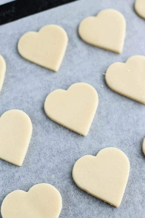 Dairy Free Sugar Cookie Recipe, Cookie Recipe With Oil, Sugar Cookie Cutout Recipe, Vegan Sugar Cookie Recipe, Dairy Free Sugar Cookies, Coconut Oil Cookies, Eggless Sugar Cookies, Rolled Cookies, Vegan Gingerbread Cookies