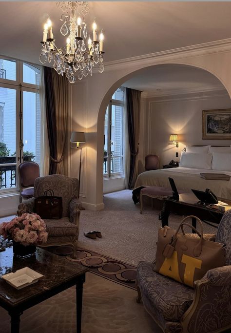 Old Money Bedroom Aesthetic, Bedroom Interior Aesthetic, Dirty Martini Aesthetic, Winter Girl Aesthetic, Old Money Style Aesthetic, Old Money Bedroom, Alison Toby, تصميم داخلي فاخر, Dream House Rooms