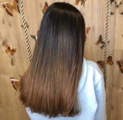 Light Brown Tips On Black Hair, Black Roots Light Brown Hair, Hair Colour Ideas For Black Hair Ombre, Gradient Brown Hair, Caramel Ombre On Black Hair, Black To Brown Ombre Hair Straight, Caramel Tips On Dark Hair, Dark Brown Hair With Light Brown Ends, Blonde Dipped Ends Hair Color