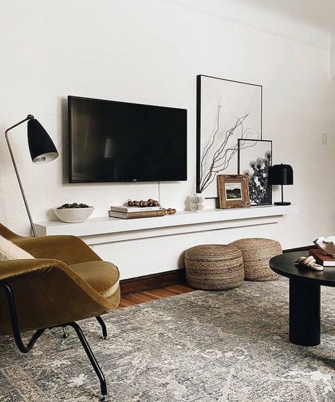 Art Over Tv, Tv Wall Inspiration, Tv Room Layout, Tv Room Modern, Mounted Tv Wall, Tv Living Room, Small Tv Room, Small Tv, All White Room