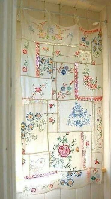 Love this curtain made for embroidered dresser scarves!!! Bebe'!!! Great repurpose project!!! Vintage Handkerchiefs Crafts, Handkerchief Crafts, Patchwork Curtains, Shabby Chic Curtains, Vintage Handkerchiefs, Linens And Lace, Diy Vintage, Vintage Embroidery, Shabby Chic Decor