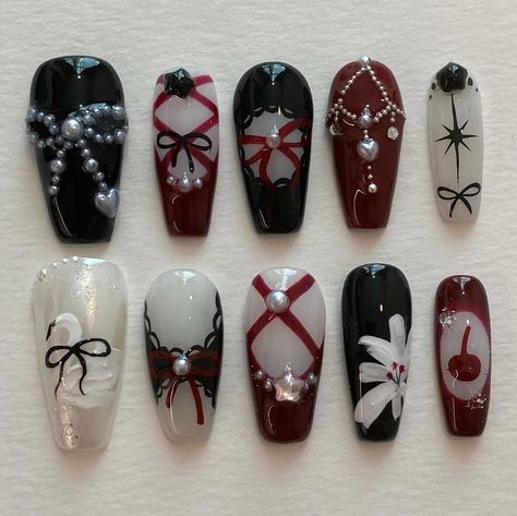 @oaklestudio on insta Corset Nails, Fake Nails Designs, Punk Nails, Goth Nails, Grunge Nails, Really Cute Nails, Ballerina Nails, Dark Nails, Kawaii Nails