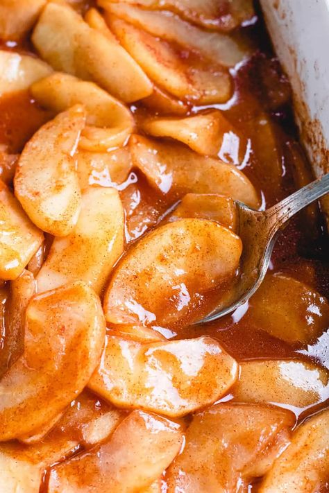 Oven Baked Cinnamon Apples, Baked Apples Stovetop, Mackintosh Apple Recipes, Noom Crockpot, Sliced Baked Apples, Scalloped Apples Recipe, Baked Apples Recipe Oven, Healthy Baked Apples, Cook Apples