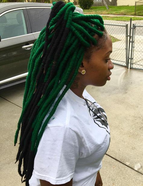 Green Yarn Locs Yarn Braids Styles, Yarn Locs, White Girl Dreads, Yarn Dreads, Pretty Dreads, Hair Yarn, Yarn Braids, Wool Dreads, Green Yarn