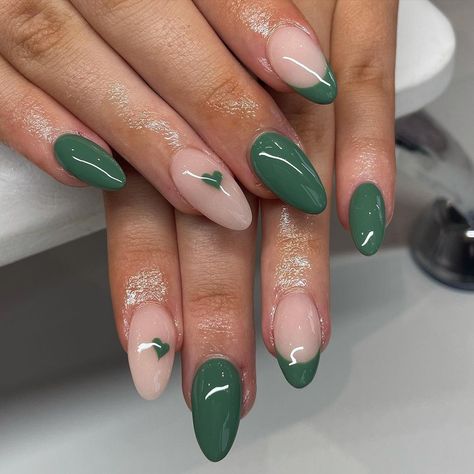 Nail Art Vert, Do It Yourself Nails, Acrylic Nails Almond Shape, Prom Nails Silver, Dark Green Nails, Green Acrylic Nails, Green Nail Art, Nails Green, Vernis Semi Permanent