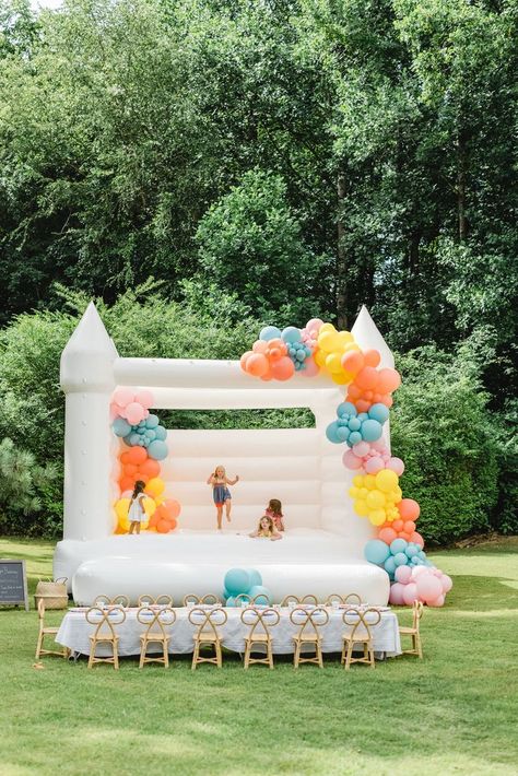 Outside Kids Birthday Party Ideas, 1st Birthday Location Ideas, Park Events Ideas, Kid Event Ideas, Backyard Kids Birthday Party, Outdoor Park Birthday Party, Park Birthday Party Decorations, Outdoor Birthday Party Ideas For Kids, Backyard First Birthday