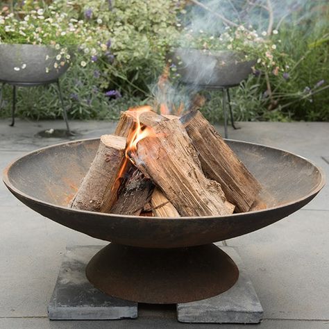 Cast Iron Garden Furniture, Cast Iron Fire Pit, Iron Fire Pit, Iron Bowl, Firewood Logs, Round Fire Pit, Backyard Fireplace, Fire Pit Bowl, Wood Burning Fire Pit