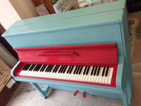 piano painted with annie sloan chalk paint Painted Piano Ideas Colour, Painted Piano Ideas, Piano Redo, Piano Painted, Piano Painting, Painted Piano, Painted Pianos, Piano Ideas, Cycle Shop