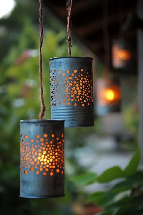 Tin Can Uses, Recycle Lamp Ideas, Tin Can Upcycle, Homemade Lanterns Diy, Tin Cans Crafts, Diy Garden Lighting Ideas, Tin Can Lanterns Diy, Diy Lanterns Outdoor, Upsicling Ideas