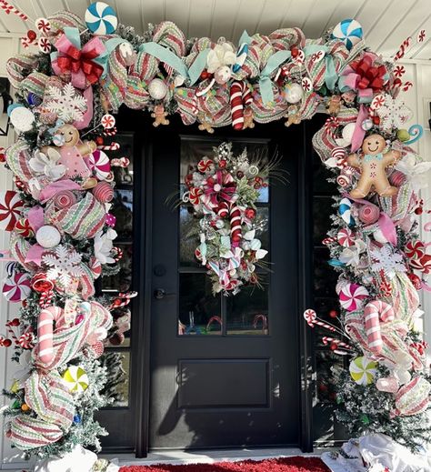 Learn How to Decorate a Christmas Arch Porch Arch Christmas Decorations, Christmas Arches Indoor, Round Arch Christmas Decor, Archway Decor Christmas, Outdoor Arch Christmas Decor, Christmas Doorway Arch, Christmas Porch Archway, Christmas Door Arch Decorations, Christmas Ornament Doorway Arch