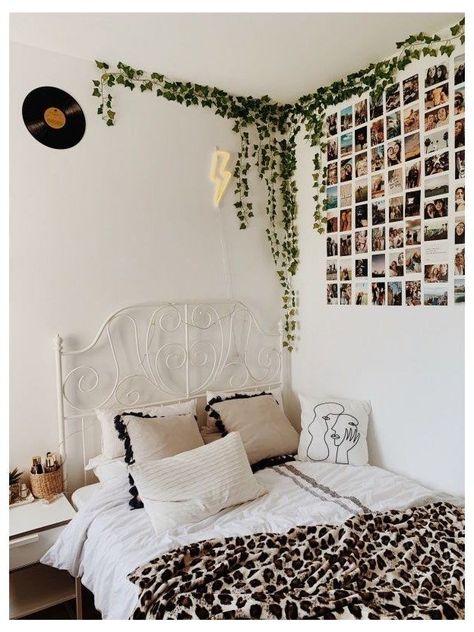 💚💚💚💚💚 🥺🥺🥺🥺 Dekorasi Kamar Tidur, Indie Room, Redecorate Bedroom, Dreamy Room, Teen Bedroom Decor, Room Design Bedroom, Cute Room Decor, Teen Room, Cozy Room