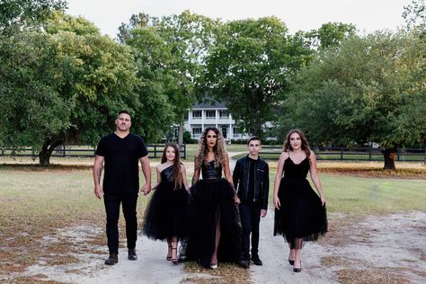 Black Clothing Photoshoot Family, Gloomy Family Pictures, Black Formal Family Photoshoot, Night Time Family Photoshoot, Black Theme Family Photoshoot, Family Photos All Black Outfits, Edgy Family Pictures, Spooky Fall Family Photos, Family Picture Black Outfits