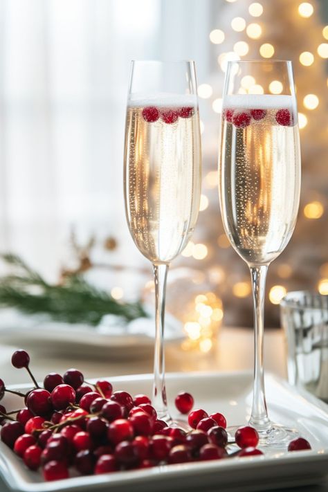 A festive White Christmas Mimosa garnished with frozen cranberries, served in a sugar-rimmed champagne flute, set against a holiday-themed backdrop. White Christmas Mimosa, Drinks Alcohol Recipes Winter, Cocktail With Champagne, Festive Drinks Christmas, Mock Champagne, Hot Christmas Drinks, Christmas Mimosas, Holiday Party Recipes, Easy Winter Cocktails