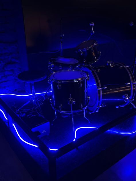 Blue Drums Aesthetic, Blue Microphone Aesthetic, Blue Rock Aesthetic, Dark Blue Music Aesthetic, Drum Aesthetics, Music Pfps, As Nodt, Drums Wallpaper, Blue Microphones