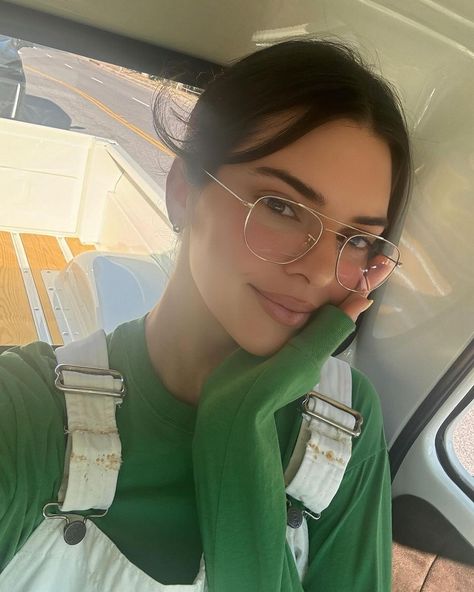 Kendall is adorable 🥰 #KylieJenner#KrisJenner#KUWTK#KimKardashian#KhloeKardashian#KourtneyKardashian#StormiWebster#AireWebster#TrueThompson#TatumThompson#SaintWest#NorthWest#ChicagoWest#PsalmWest#KylieCosmetics#KylieSkin#KendallJenner#Jenner#JennerSisters#Kardashian#Kardashians#KardashianSisters#KardashianFamily#KeepingUpWithTheKardashians#TheKardashians#TheKardashiansHulu#KardashiansHulu#Khy#KingKylie#Drink818 Kendall Icon, Kendall Jenner Ig, Benny And The Jets, Kendall Jenner Icons, Kendall Jenner Instagram, Kendall Jenner Outfits, Jenner Style, Kendall And Kylie, Kendall Jenner Style