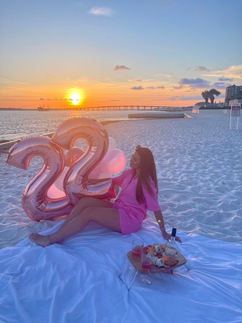 Summer Birthday Photoshoot, Summer Outfits Beach Vacation 2023, Birthday Outfit Beach, 21 Birthday Vacation Ideas, Beach Birthday Pictures Women, Beach Birthday Photos, Birthday Photoshoot At The Beach, Pink Beach Birthday, 21st Birthday Beach