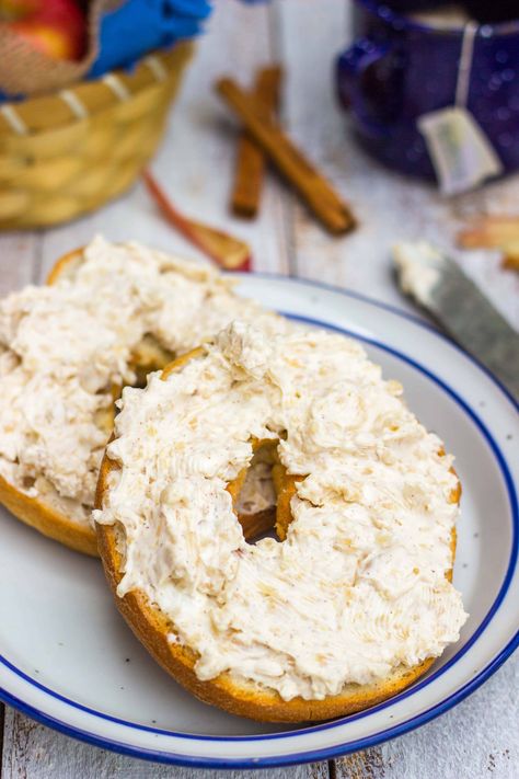 Apple Pie Cream Cheese-Main Photo Apple Pie Cream Cheese, Pie Cream Cheese, Pies Chocolate, Cream Cheese Spread Recipes, Bagel Spread, Cheese Spread Recipes, Flavored Cream Cheeses, Chocolate Tarts, Lemon Tarts