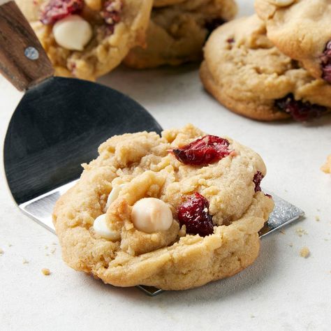 Cranberry White Chocolate Oatmeal Cookies, Oatmeal Craisin White Chocolate Cookies, Cranberry Cookies White Chocolate, Cranberry Nut Cookies, Cranberry Tart Recipe, Cookies With Brown Sugar, Cranberry White Chocolate Cookies, Easy Potluck Desserts, Cranberry Treats